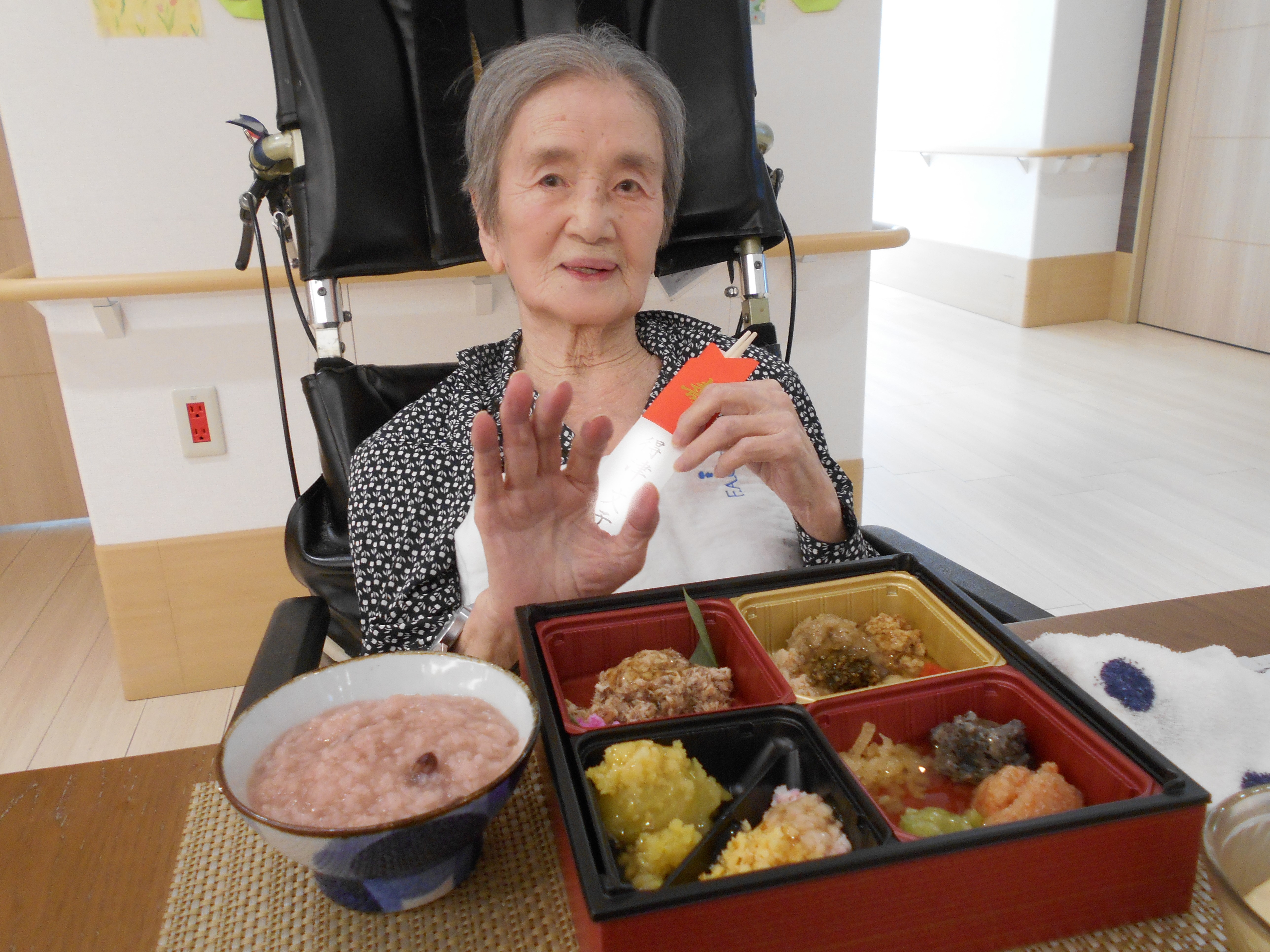 おせち料理でお祝いしました＊＊花菖蒲ユニット＊＊