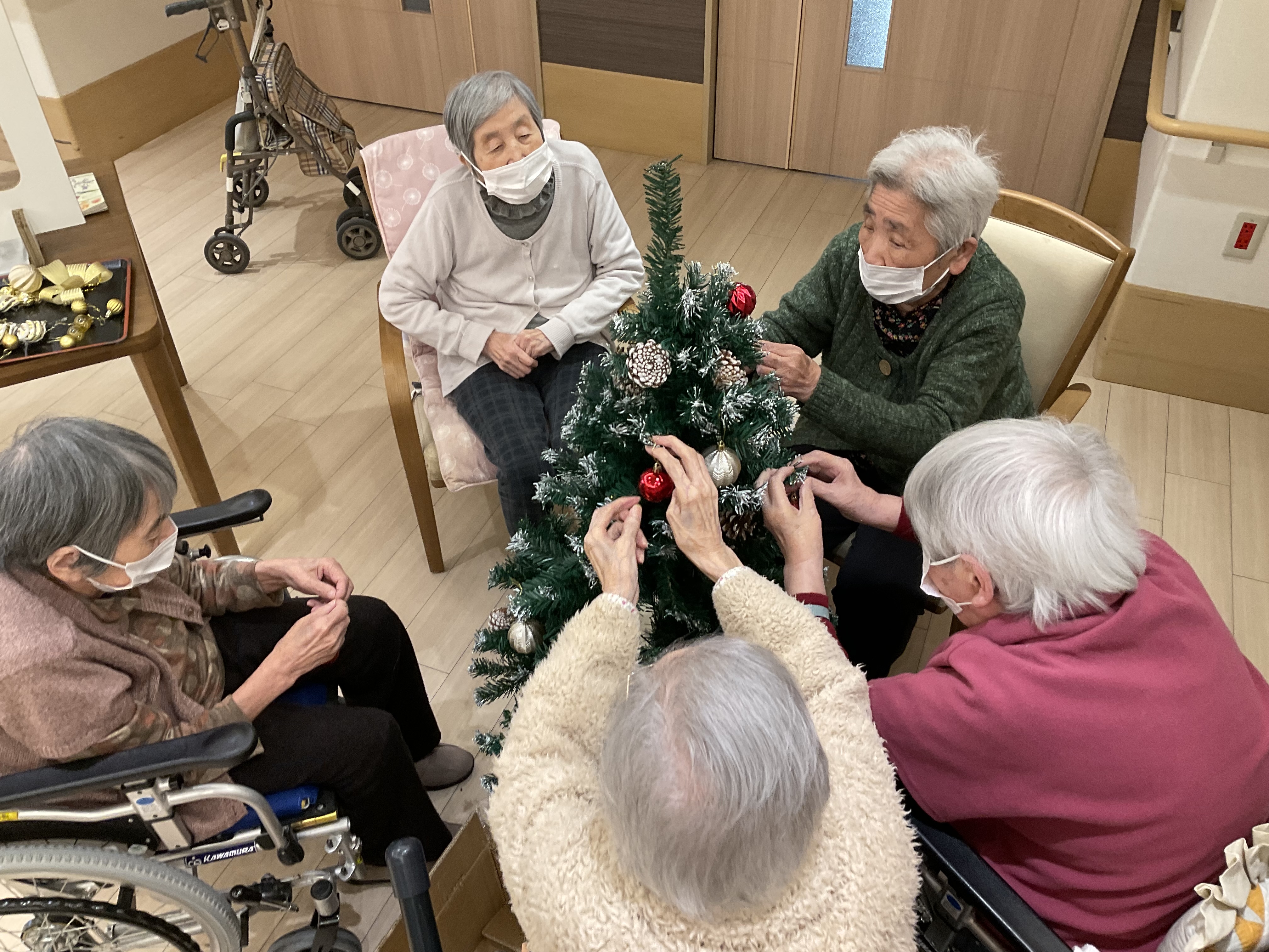 クリスマスツリーを飾りました＊＊向日葵ユニット＊＊