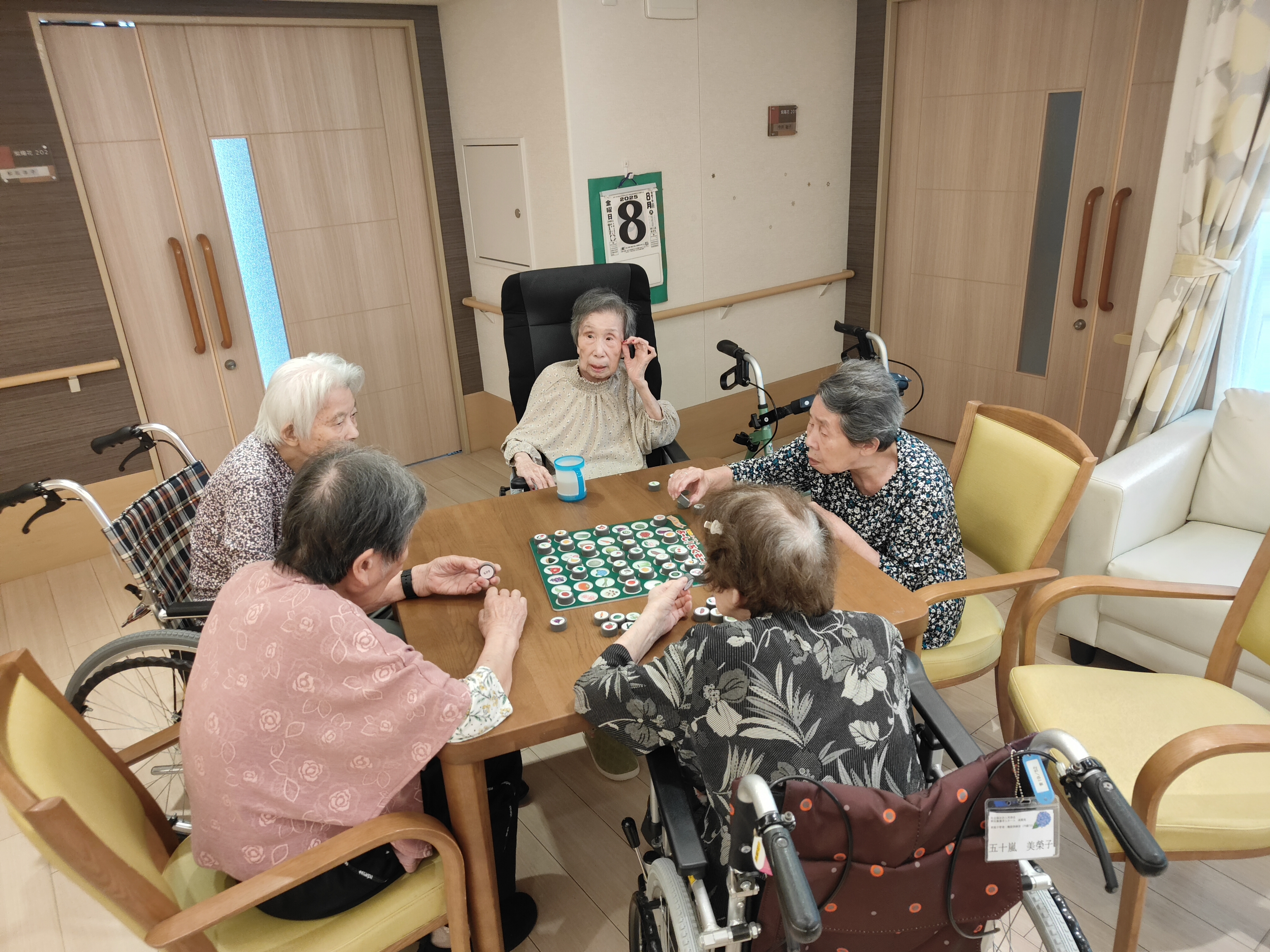 「よーしおくぞー」でレクレーション　＊＊機能訓練＊＊